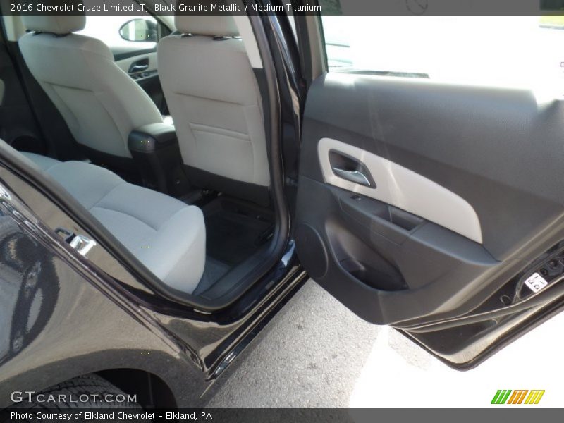 Black Granite Metallic / Medium Titanium 2016 Chevrolet Cruze Limited LT