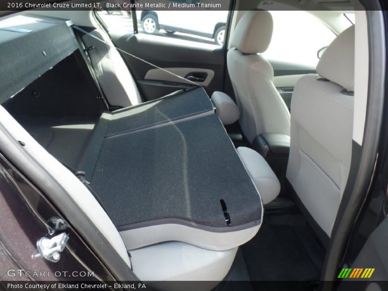 Black Granite Metallic / Medium Titanium 2016 Chevrolet Cruze Limited LT