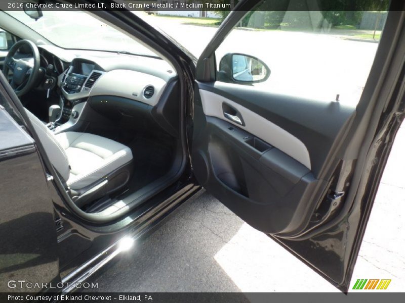 Black Granite Metallic / Medium Titanium 2016 Chevrolet Cruze Limited LT