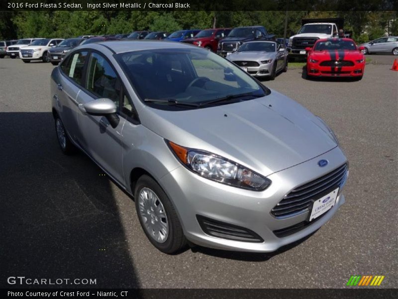 Ingot Silver Metallic / Charcoal Black 2016 Ford Fiesta S Sedan