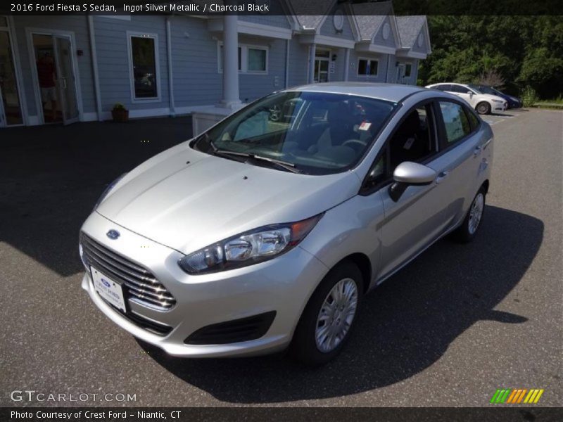 Ingot Silver Metallic / Charcoal Black 2016 Ford Fiesta S Sedan