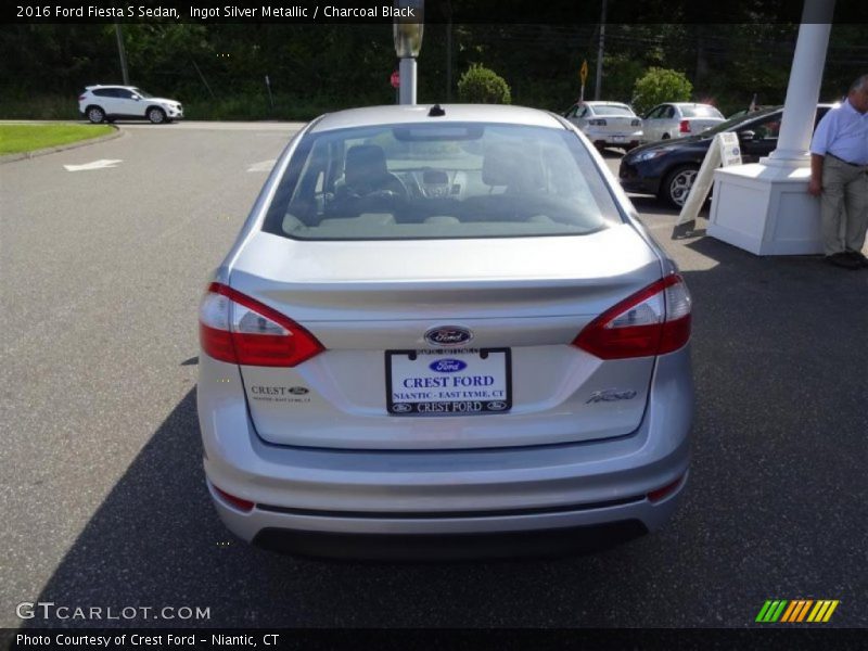Ingot Silver Metallic / Charcoal Black 2016 Ford Fiesta S Sedan