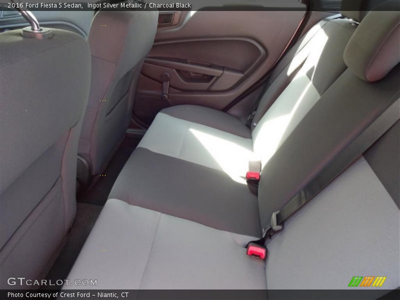 Ingot Silver Metallic / Charcoal Black 2016 Ford Fiesta S Sedan