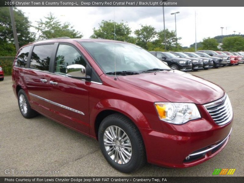 Front 3/4 View of 2016 Town & Country Touring-L