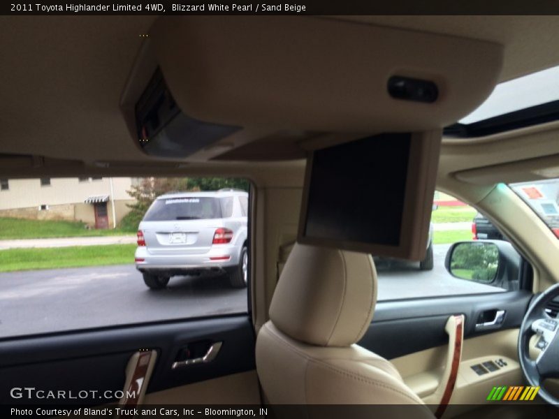 Blizzard White Pearl / Sand Beige 2011 Toyota Highlander Limited 4WD