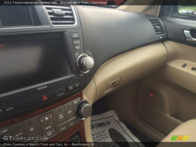 Blizzard White Pearl / Sand Beige 2011 Toyota Highlander Limited 4WD
