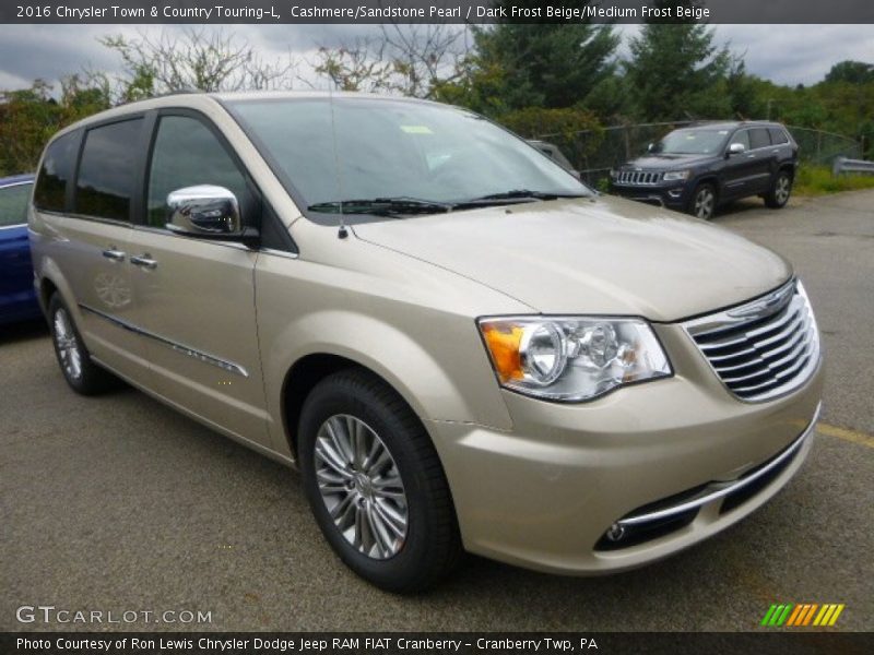 Front 3/4 View of 2016 Town & Country Touring-L
