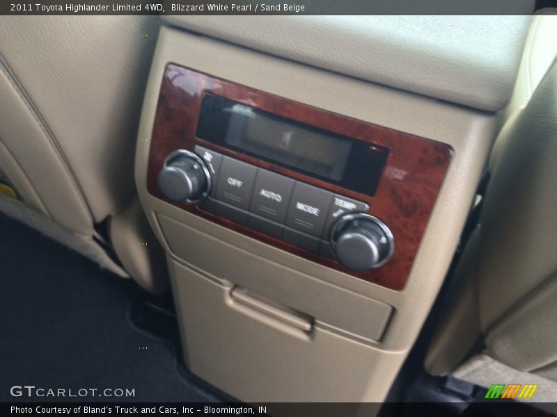 Blizzard White Pearl / Sand Beige 2011 Toyota Highlander Limited 4WD