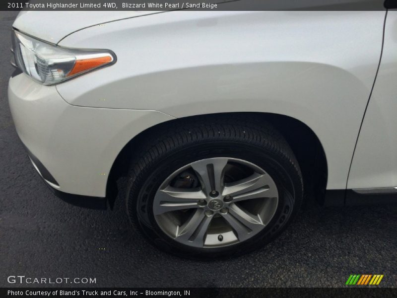 Blizzard White Pearl / Sand Beige 2011 Toyota Highlander Limited 4WD