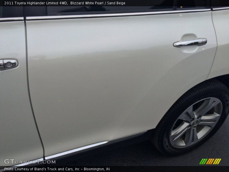 Blizzard White Pearl / Sand Beige 2011 Toyota Highlander Limited 4WD
