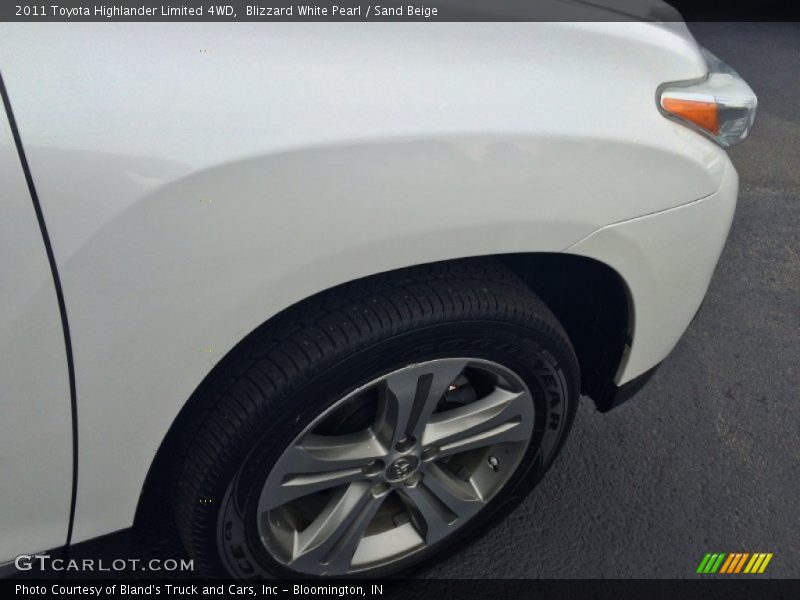 Blizzard White Pearl / Sand Beige 2011 Toyota Highlander Limited 4WD