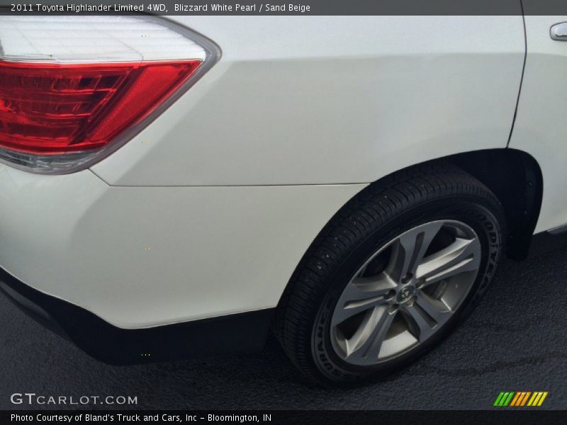 Blizzard White Pearl / Sand Beige 2011 Toyota Highlander Limited 4WD