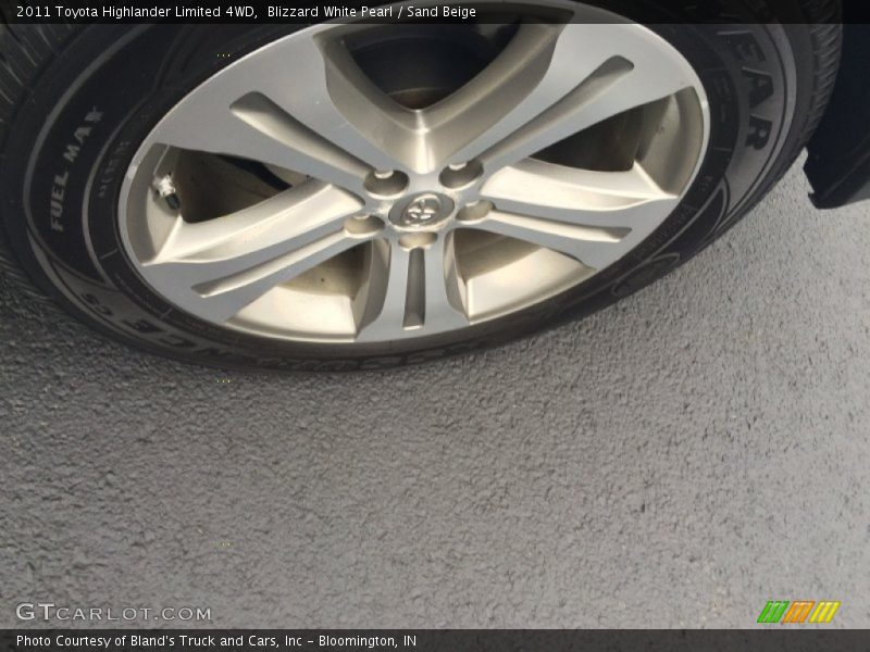 Blizzard White Pearl / Sand Beige 2011 Toyota Highlander Limited 4WD
