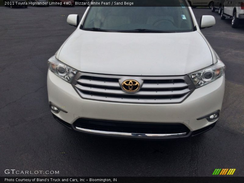 Blizzard White Pearl / Sand Beige 2011 Toyota Highlander Limited 4WD