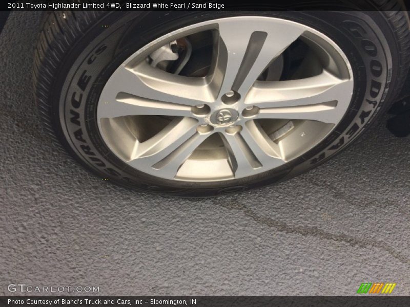 Blizzard White Pearl / Sand Beige 2011 Toyota Highlander Limited 4WD