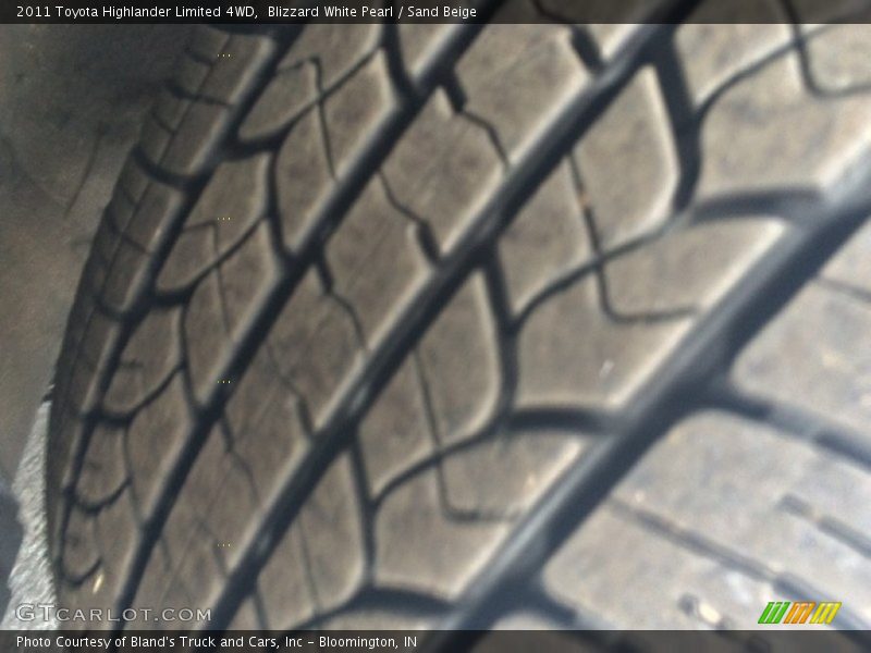 Blizzard White Pearl / Sand Beige 2011 Toyota Highlander Limited 4WD