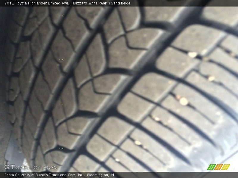 Blizzard White Pearl / Sand Beige 2011 Toyota Highlander Limited 4WD