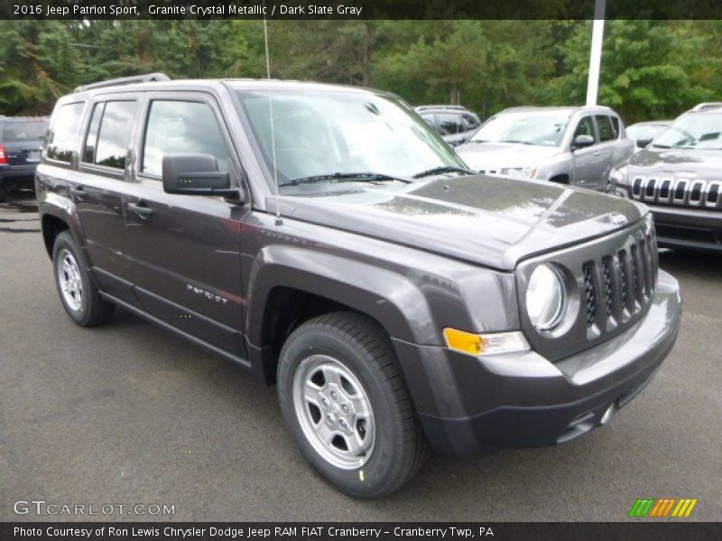 Front 3/4 View of 2016 Patriot Sport