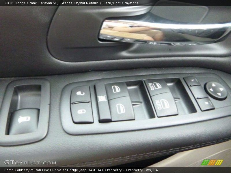 Granite Crystal Metallic / Black/Light Graystone 2016 Dodge Grand Caravan SE
