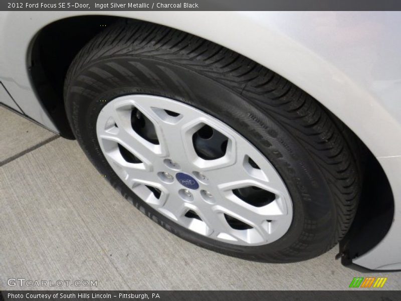 Ingot Silver Metallic / Charcoal Black 2012 Ford Focus SE 5-Door