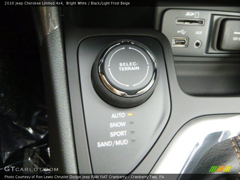 Bright White / Black/Light Frost Beige 2016 Jeep Cherokee Limited 4x4