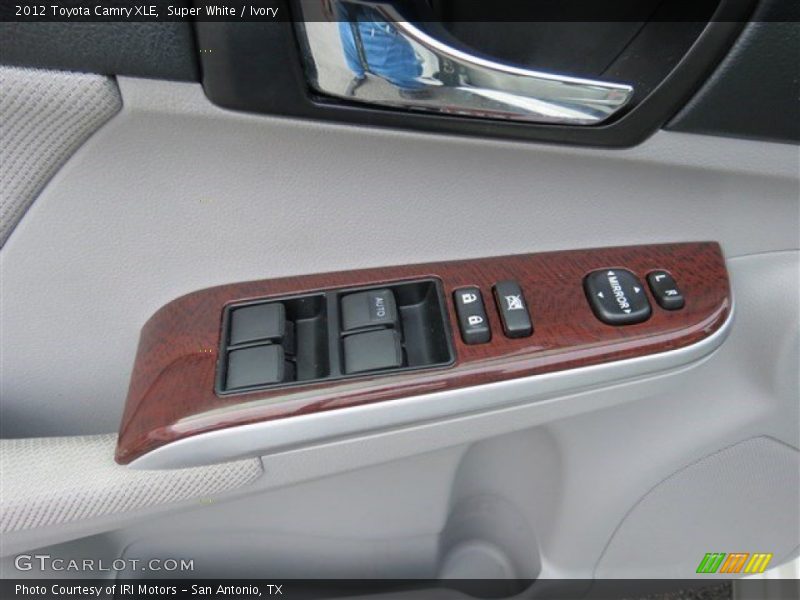 Super White / Ivory 2012 Toyota Camry XLE