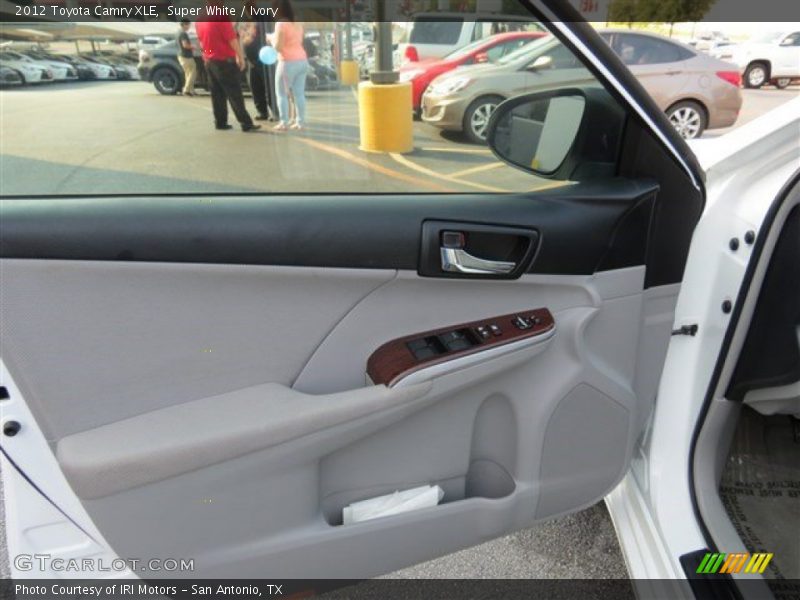 Super White / Ivory 2012 Toyota Camry XLE