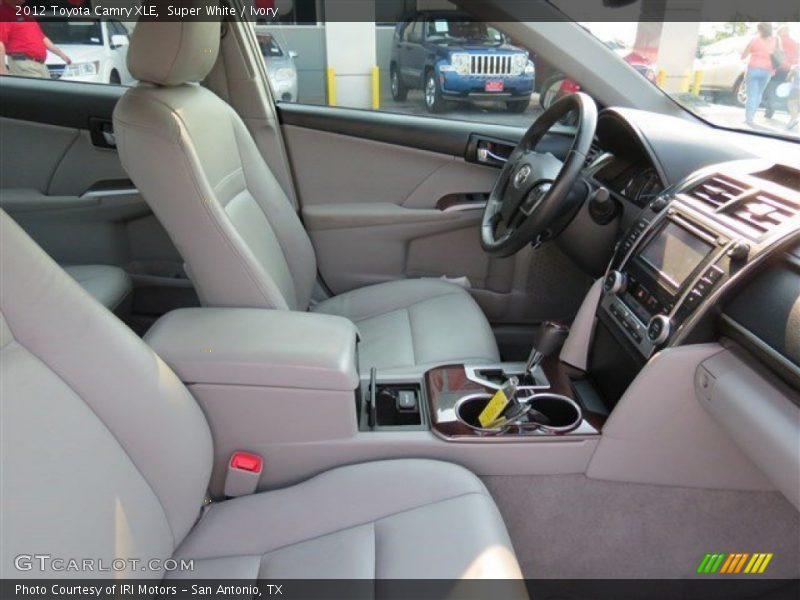 Super White / Ivory 2012 Toyota Camry XLE