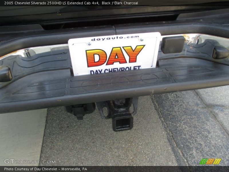 Black / Dark Charcoal 2005 Chevrolet Silverado 2500HD LS Extended Cab 4x4