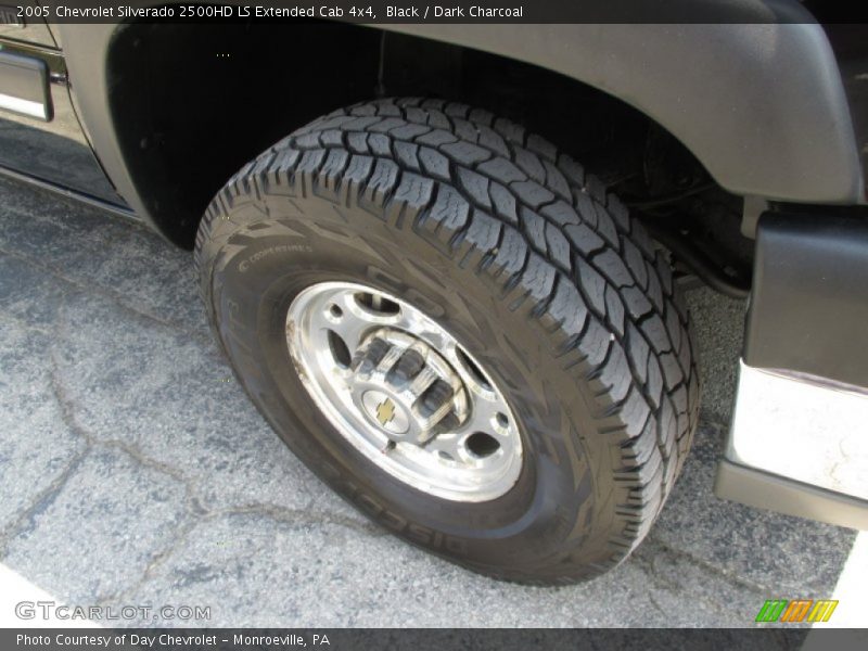 Black / Dark Charcoal 2005 Chevrolet Silverado 2500HD LS Extended Cab 4x4