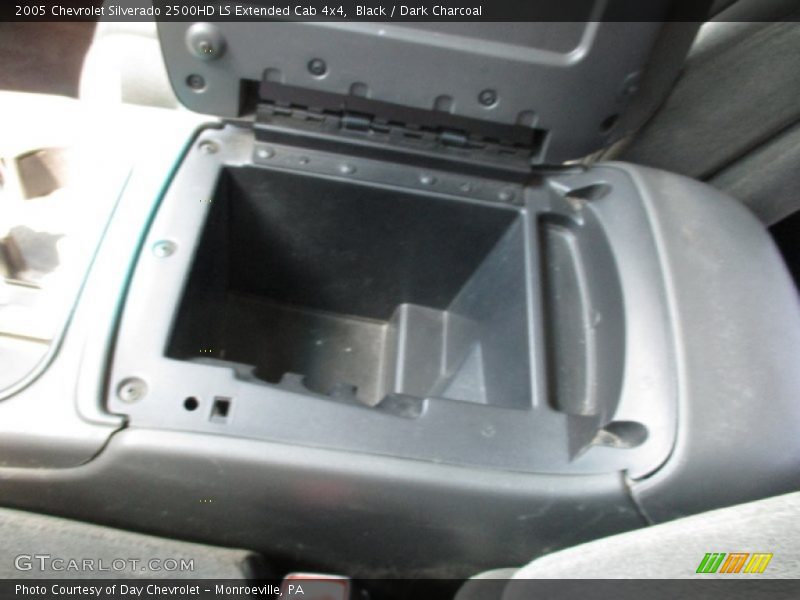 Black / Dark Charcoal 2005 Chevrolet Silverado 2500HD LS Extended Cab 4x4