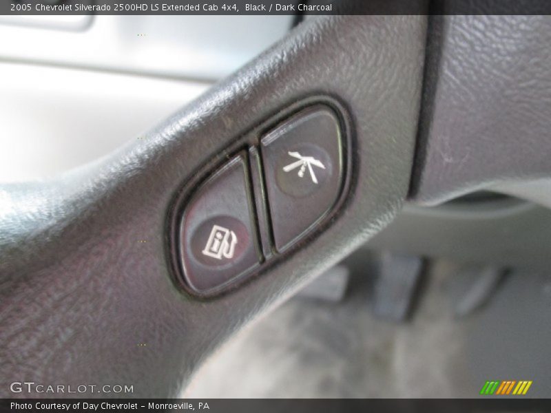 Black / Dark Charcoal 2005 Chevrolet Silverado 2500HD LS Extended Cab 4x4