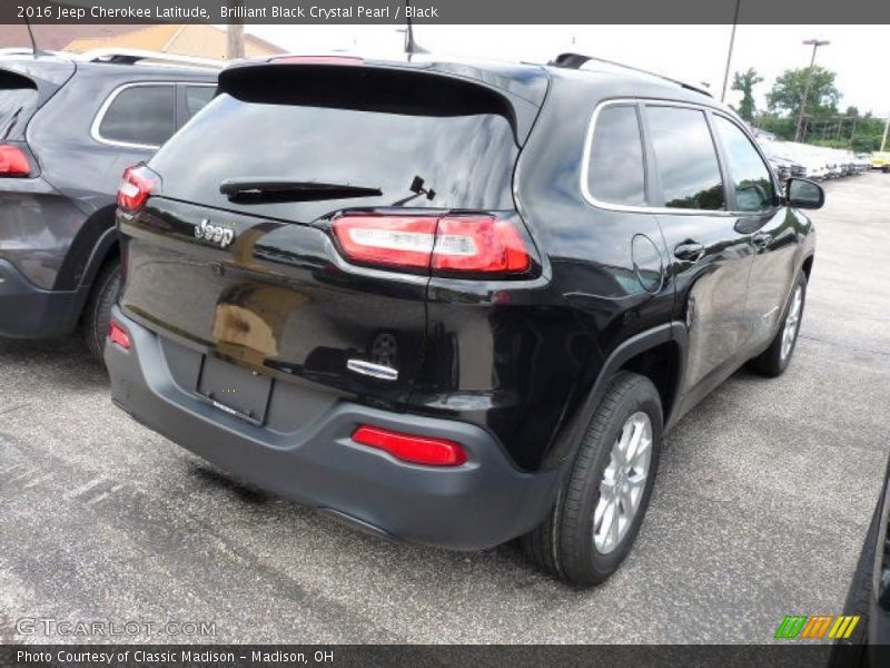 Brilliant Black Crystal Pearl / Black 2016 Jeep Cherokee Latitude
