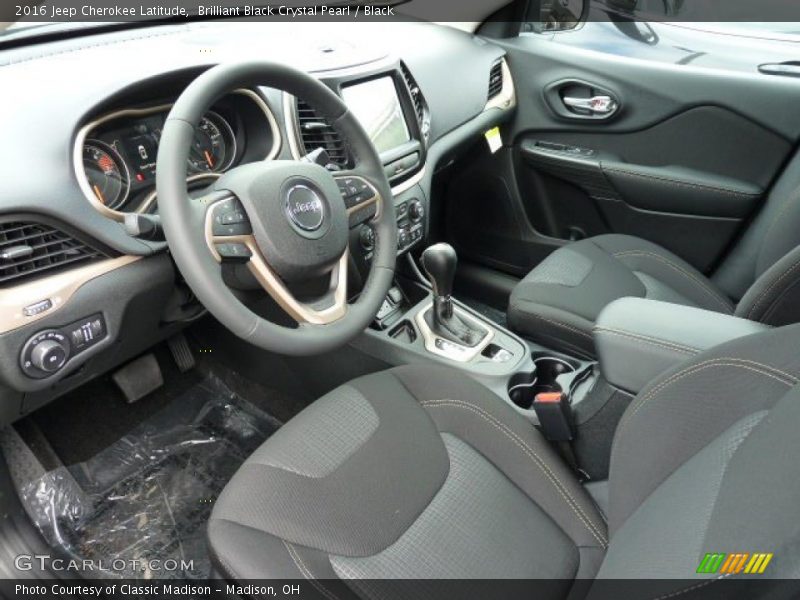 Brilliant Black Crystal Pearl / Black 2016 Jeep Cherokee Latitude