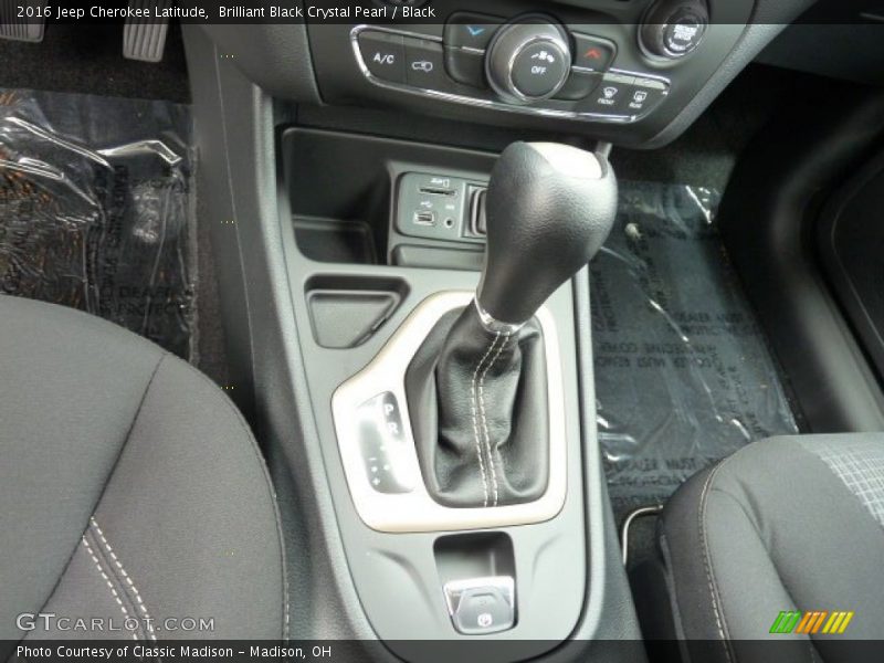 Brilliant Black Crystal Pearl / Black 2016 Jeep Cherokee Latitude