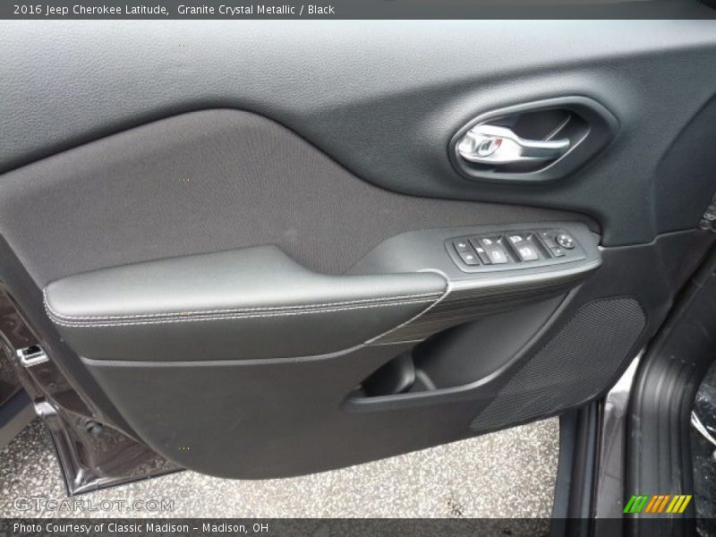 Granite Crystal Metallic / Black 2016 Jeep Cherokee Latitude