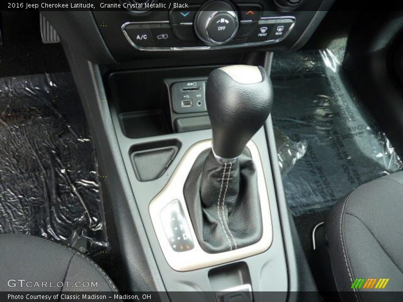 Granite Crystal Metallic / Black 2016 Jeep Cherokee Latitude