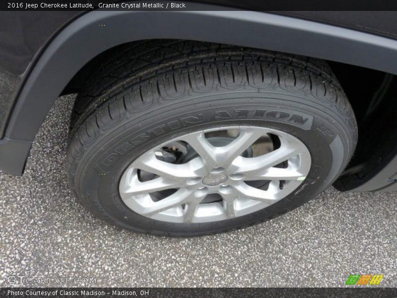 Granite Crystal Metallic / Black 2016 Jeep Cherokee Latitude