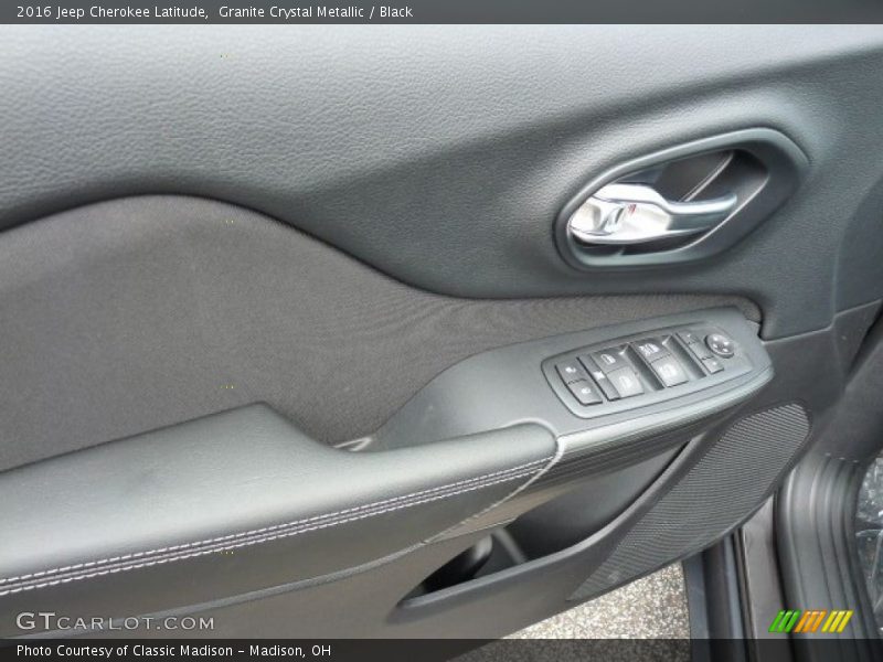 Granite Crystal Metallic / Black 2016 Jeep Cherokee Latitude