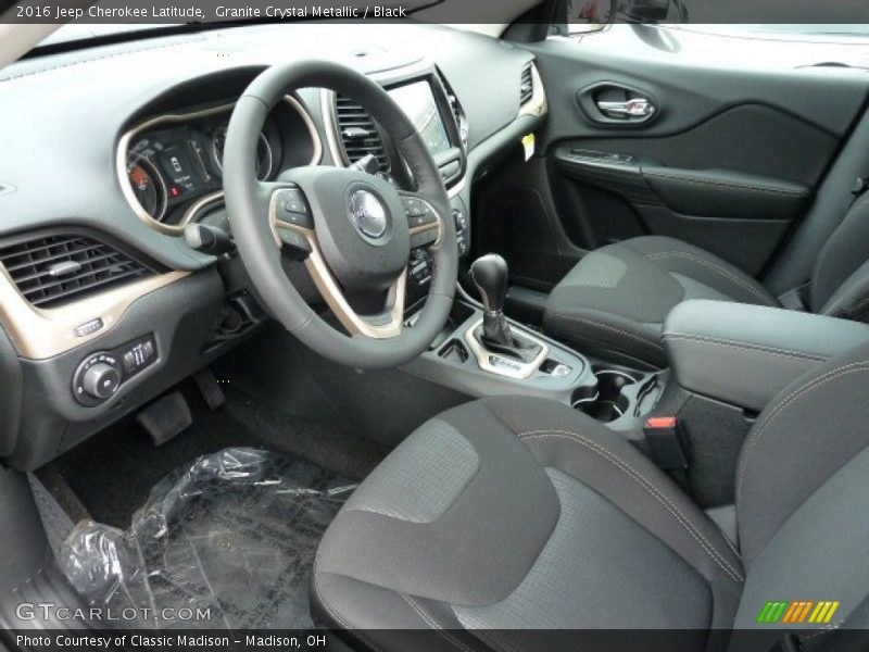  2016 Cherokee Latitude Black Interior