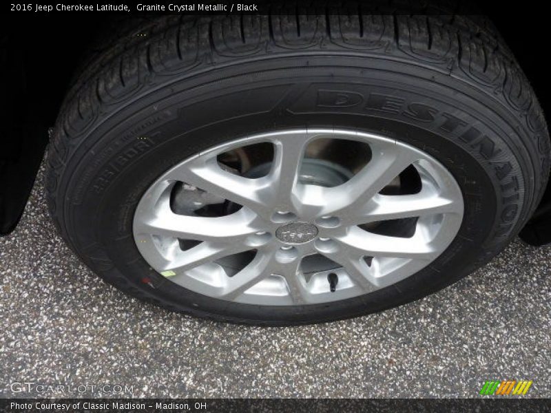 Granite Crystal Metallic / Black 2016 Jeep Cherokee Latitude