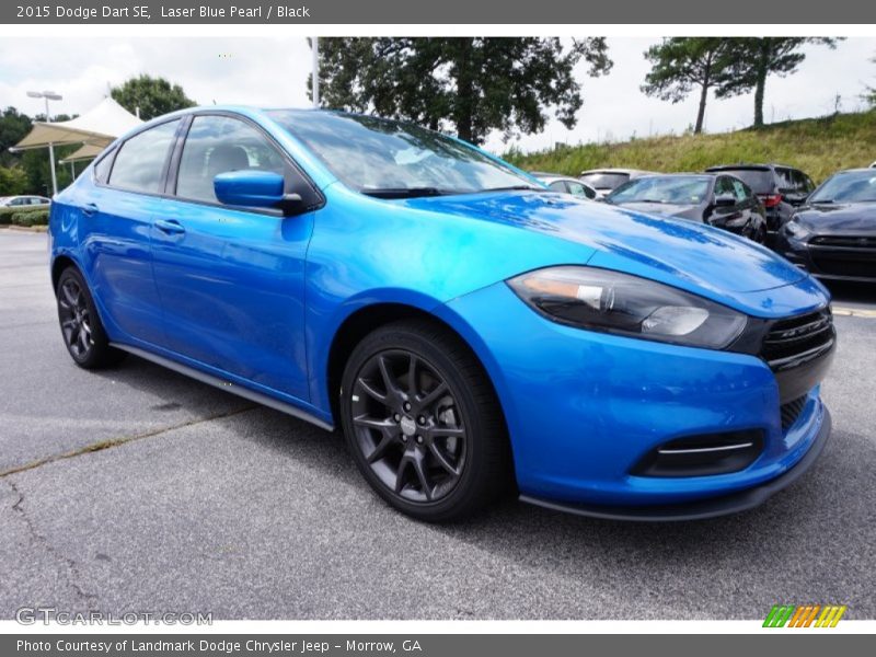 Front 3/4 View of 2015 Dart SE