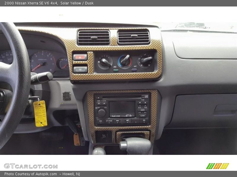 Solar Yellow / Dusk 2000 Nissan Xterra SE V6 4x4