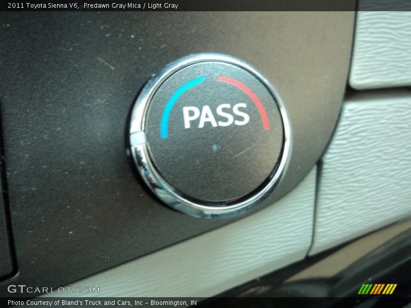 Predawn Gray Mica / Light Gray 2011 Toyota Sienna V6