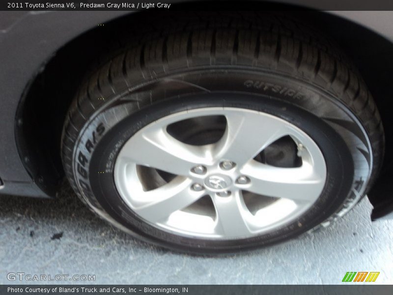 Predawn Gray Mica / Light Gray 2011 Toyota Sienna V6