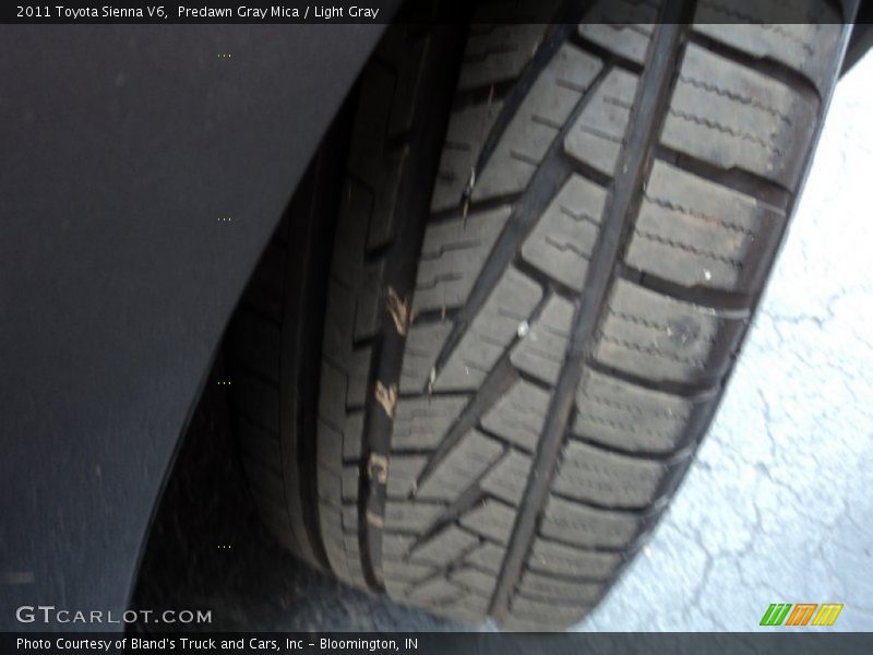 Predawn Gray Mica / Light Gray 2011 Toyota Sienna V6