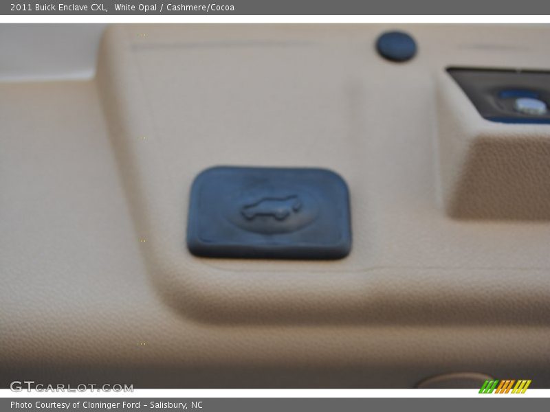 White Opal / Cashmere/Cocoa 2011 Buick Enclave CXL
