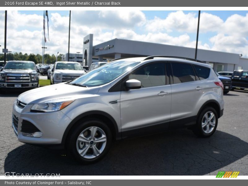 Ingot Silver Metallic / Charcoal Black 2016 Ford Escape SE 4WD