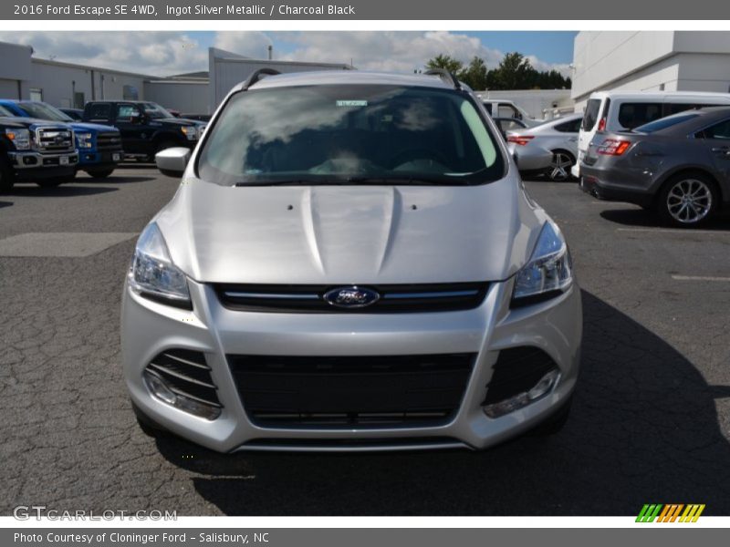 Ingot Silver Metallic / Charcoal Black 2016 Ford Escape SE 4WD