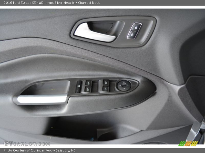Ingot Silver Metallic / Charcoal Black 2016 Ford Escape SE 4WD
